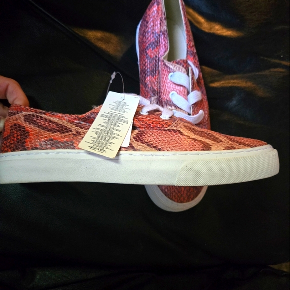 GAP Shoes - GAP faux snakeskin oxford sneakers sz7.5 NWT
